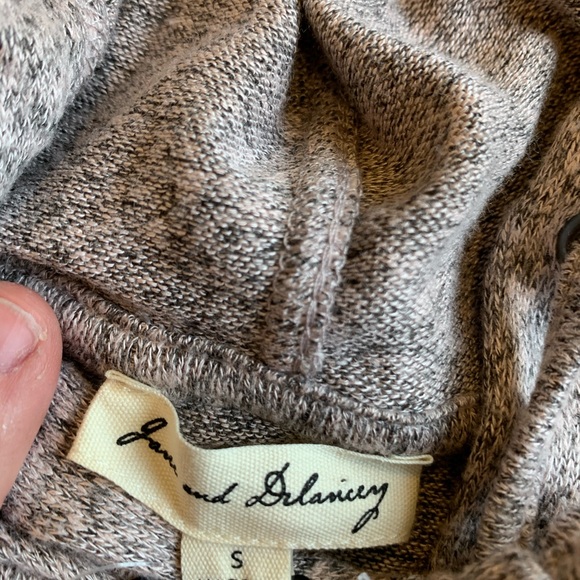 Jane and Delancey super soft hooded top. Small - Picture 4 of 13